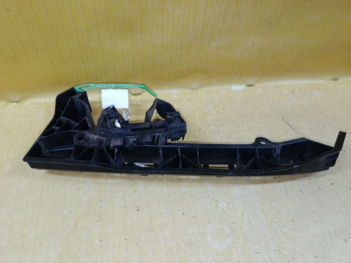 Крепление бампера 71140-TF0-000 на Honda Fit GE8 Фото 7