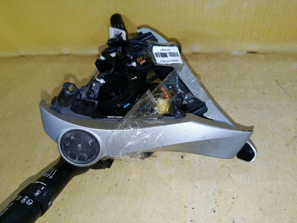 Переключатель поворотов 84250-47101 на Toyota Prius ZVW30 Фото 5