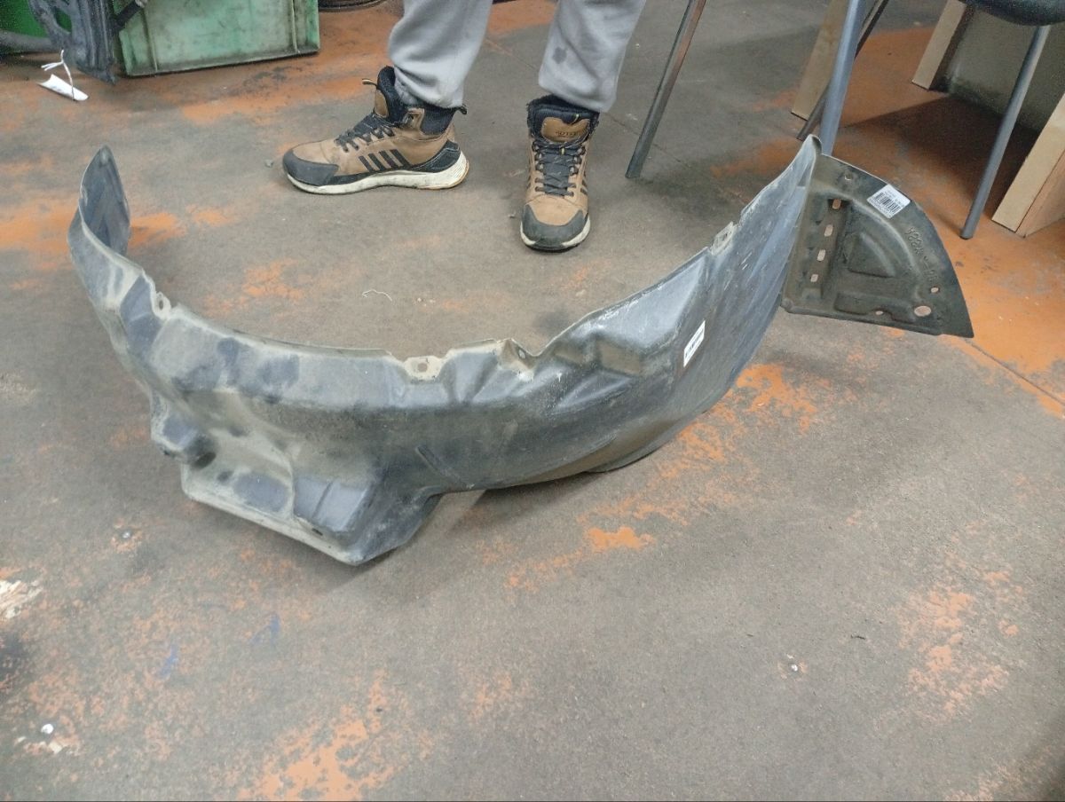 Подкрылок MR488991, MN150111 на Mitsubishi Colt Z21A 4A90 Фото 6