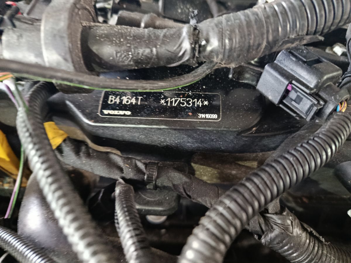 Двигатель на Volvo V40 MV B4164T Фото 23