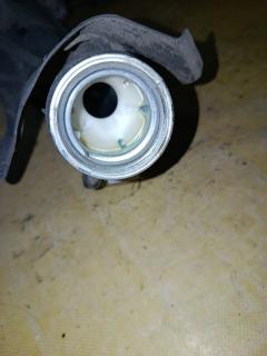 Заливная горловина топливного бака на Toyota Ractis NCP100 1NZ-FE Фото 6