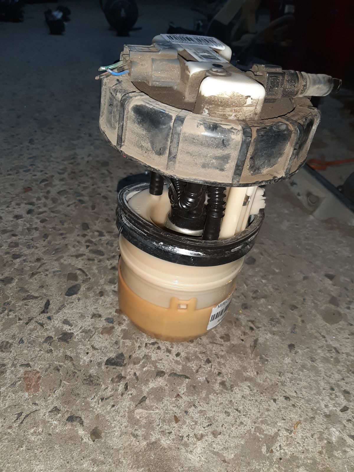 Бензонасос 17040-1V10A на Nissan Tiida C11 HR15DE Фото 8