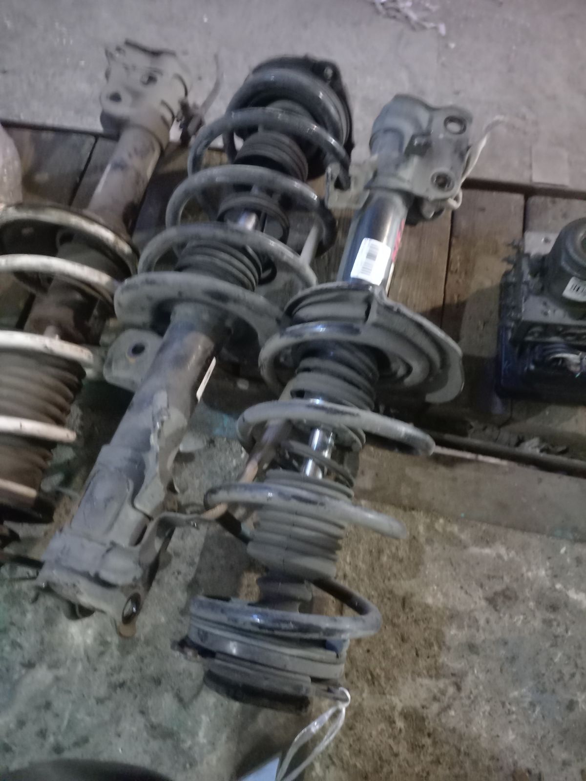 Стойка амортизатора на Nissan Leaf AZE0 EM57 Фото 9