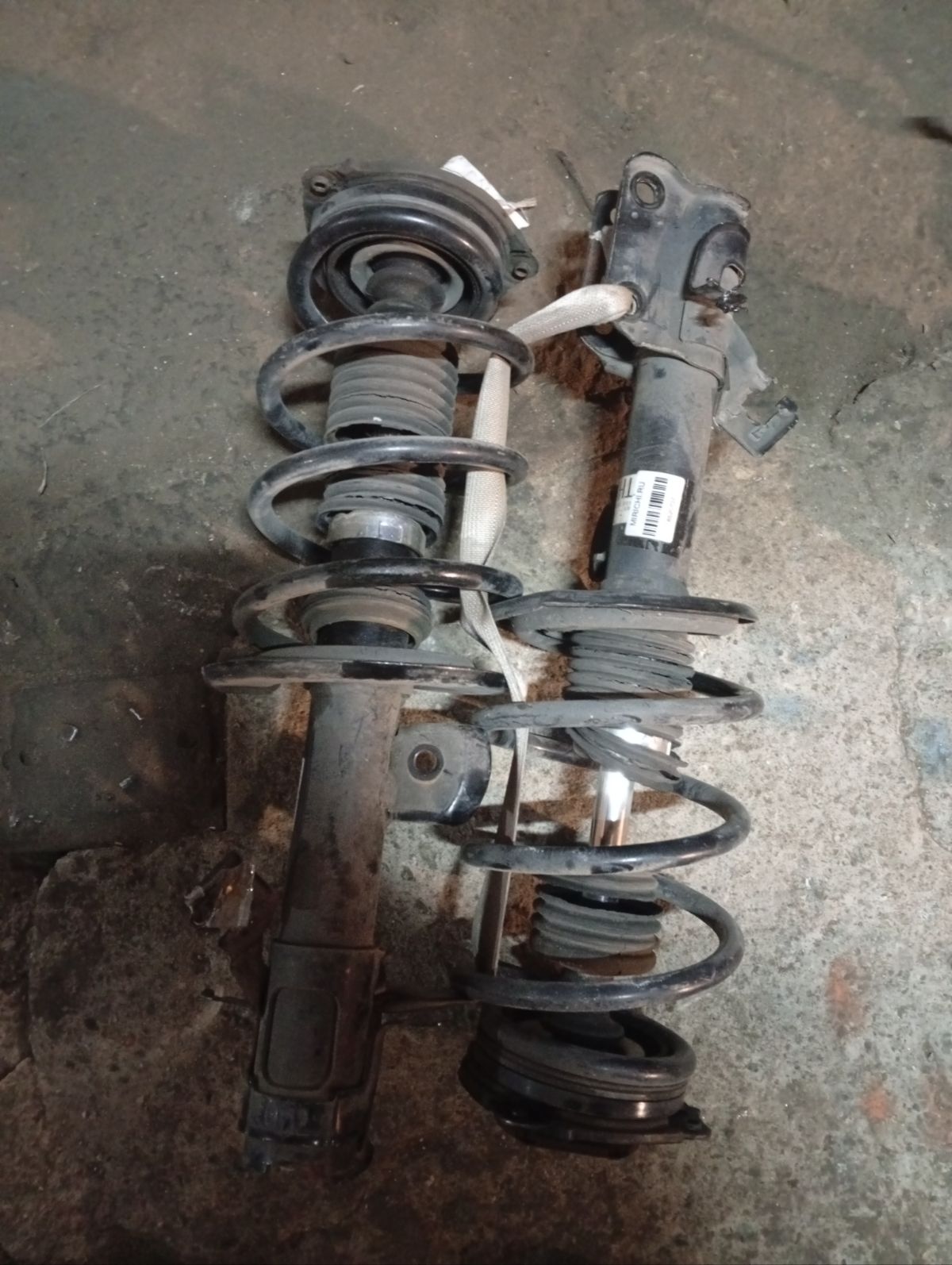 Стойка амортизатора на Nissan Leaf AZE0 EM57 Фото 10