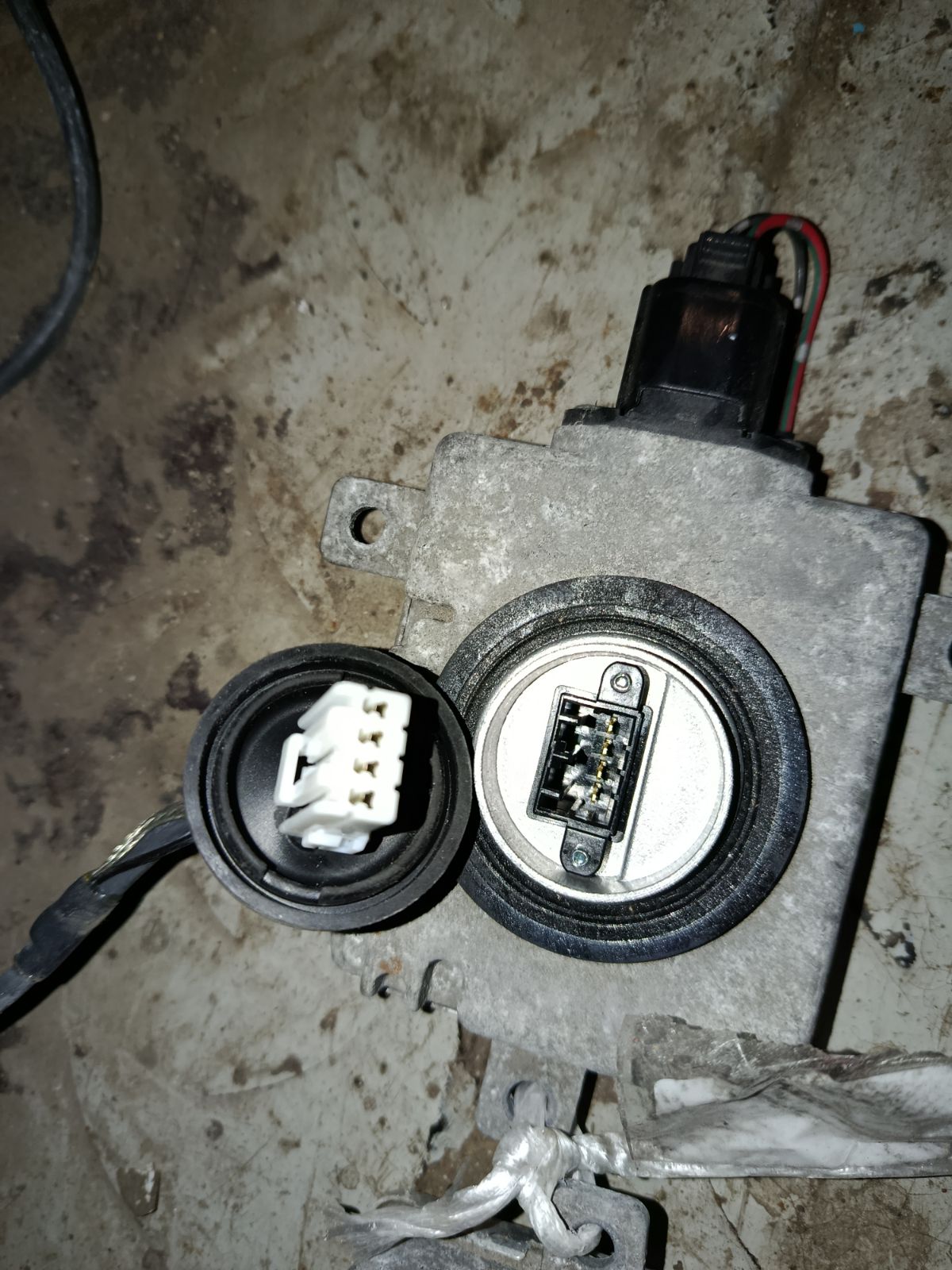 Блок розжига ксенона на Mazda Demio DY3W Фото 8