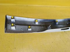 Планка задняя 76811-47070/30 на Toyota Prius ZVW30 Фото 9