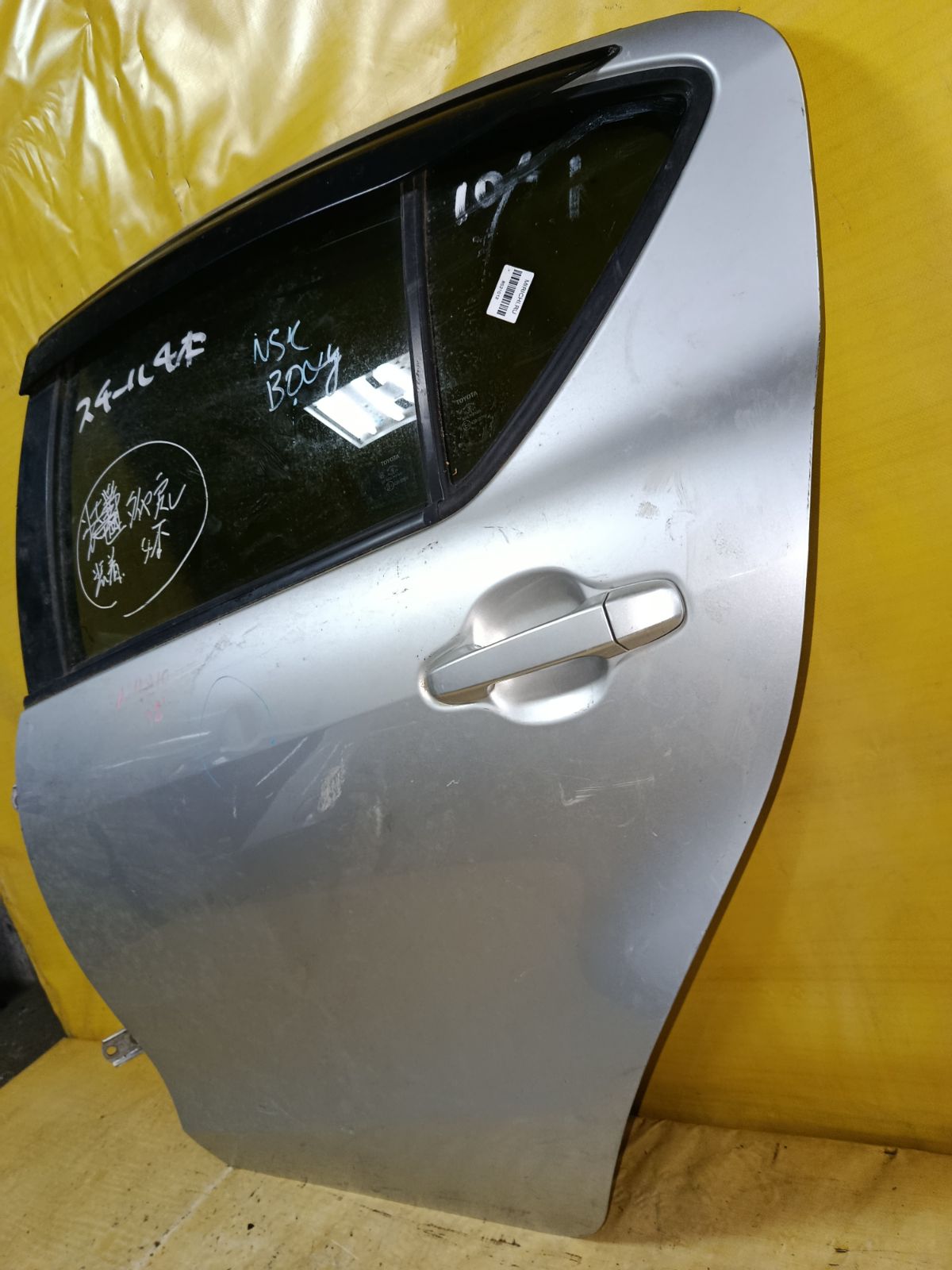 Дверь боковая на Toyota Aqua NHP10 Фото 5