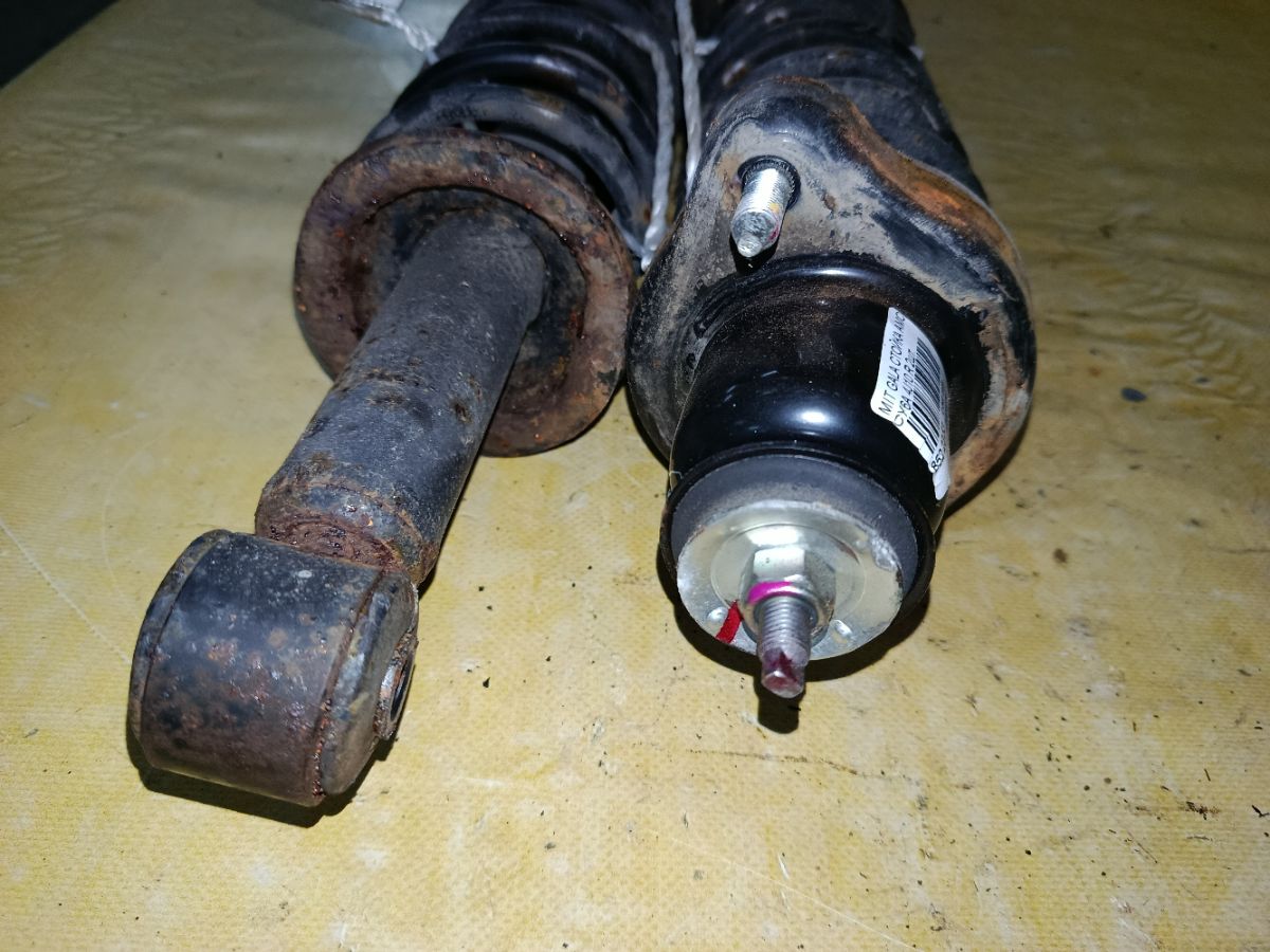 Стойка амортизатора на Mitsubishi Galant Fortis CY6A 4J10 Фото 3