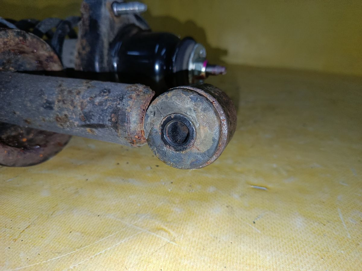 Стойка амортизатора на Mitsubishi Galant Fortis CY6A 4J10 Фото 4