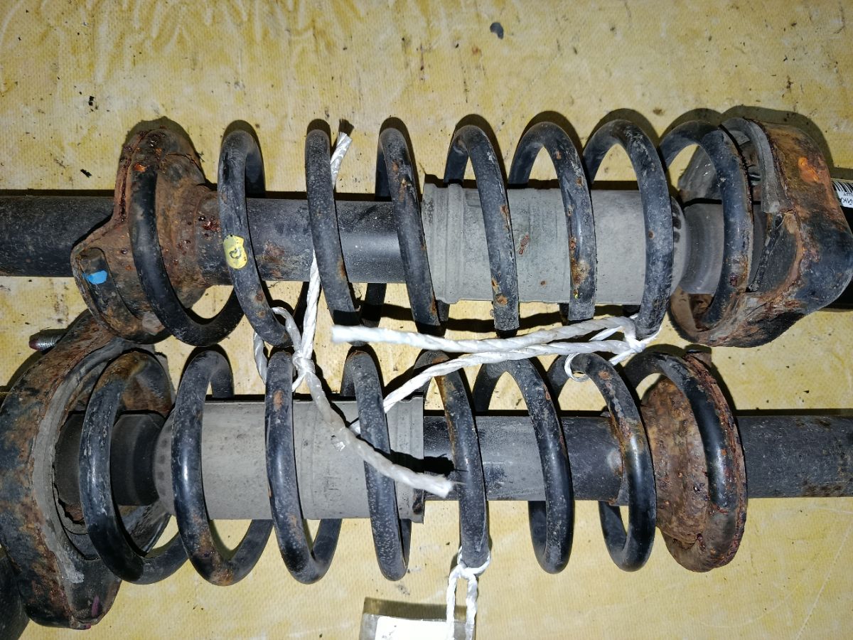 Стойка амортизатора на Mitsubishi Galant Fortis CY6A 4J10 Фото 5