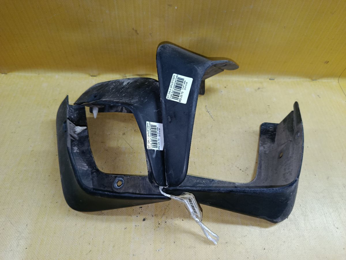 Брызговик на Mitsubishi Galant Fortis CY4A Фото 2