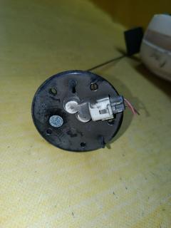 Бензонасос на Toyota Vitz NCP95 2NZ-FE Фото 5