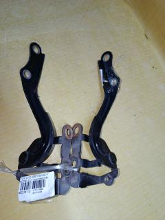 Крепление капота на Toyota Vitz SCP90 Фото 4