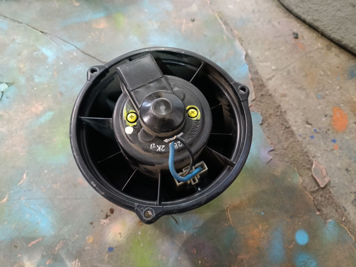 Мотор печки MN140153 на Mitsubishi Colt Plus Z23W Фото 5