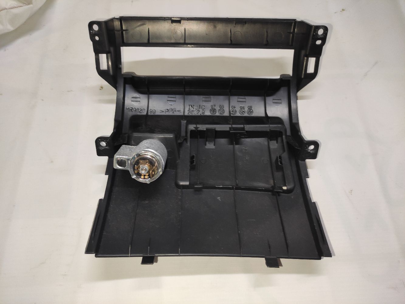 Блок управления климатконтроля на Mitsubishi Colt Plus Z21W Фото 16
