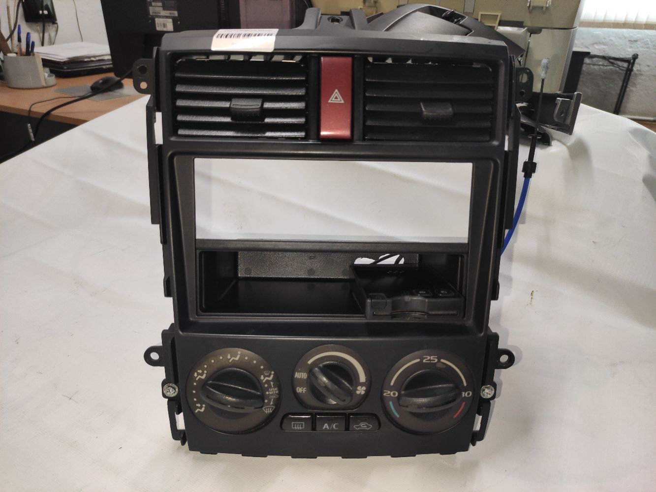Блок управления климатконтроля на Mitsubishi Colt Plus Z21W Фото 17