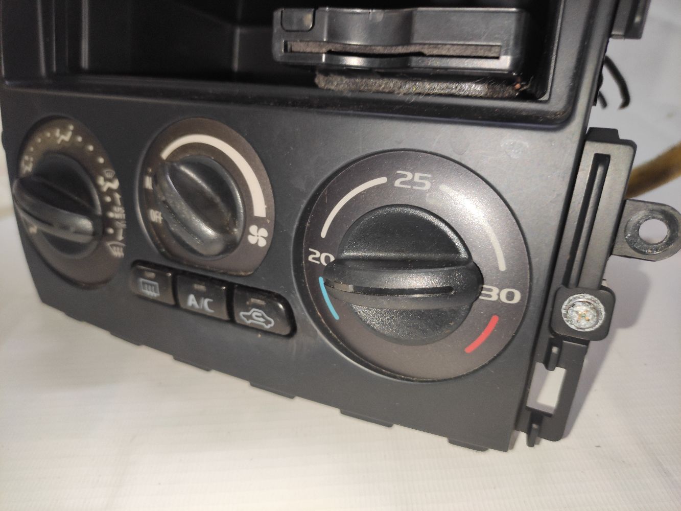 Блок управления климатконтроля на Mitsubishi Colt Plus Z21W Фото 23