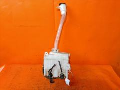 Бачок омывателя на Toyota Isis ANM10W 85315-68010