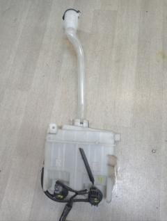 Бачок омывателя 85315-68010 на Toyota Isis ANM10W Фото 3