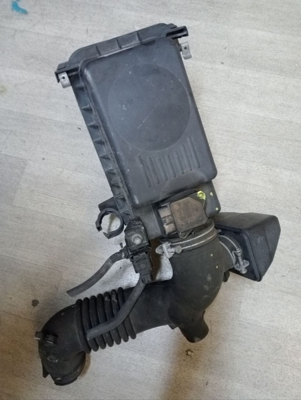 Корпус воздушного фильтра 17700-22120 на Toyota Isis ANM10W 1AZ-FSE Фото 4 Корпус воздушного фильтра 17700-22120 на Toyota Isis ANM10W 1AZ-FSE Фото 4