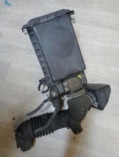 Корпус воздушного фильтра 17700-22120 на Toyota Isis ANM10W 1AZ-FSE Фото 4