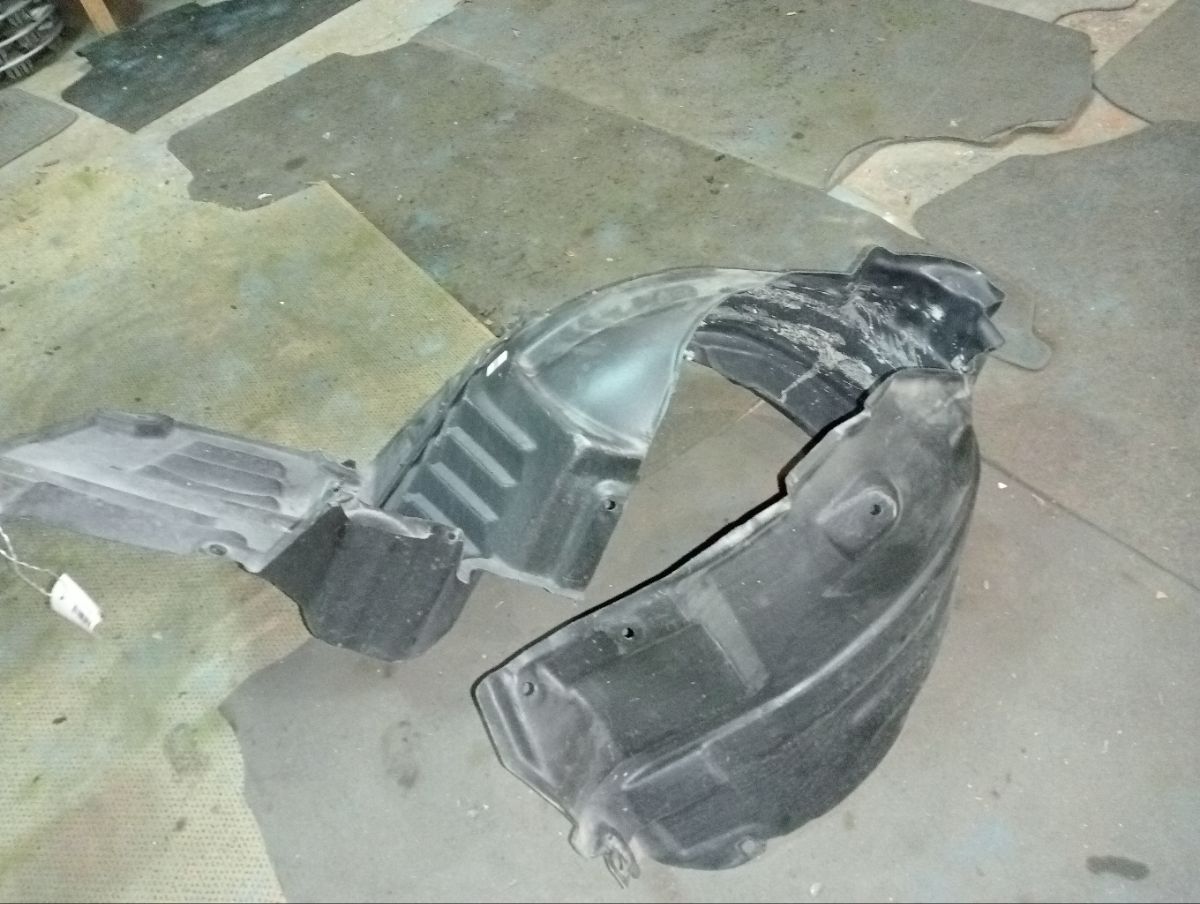 Подкрылок на Toyota Crown JZS171 Фото 4