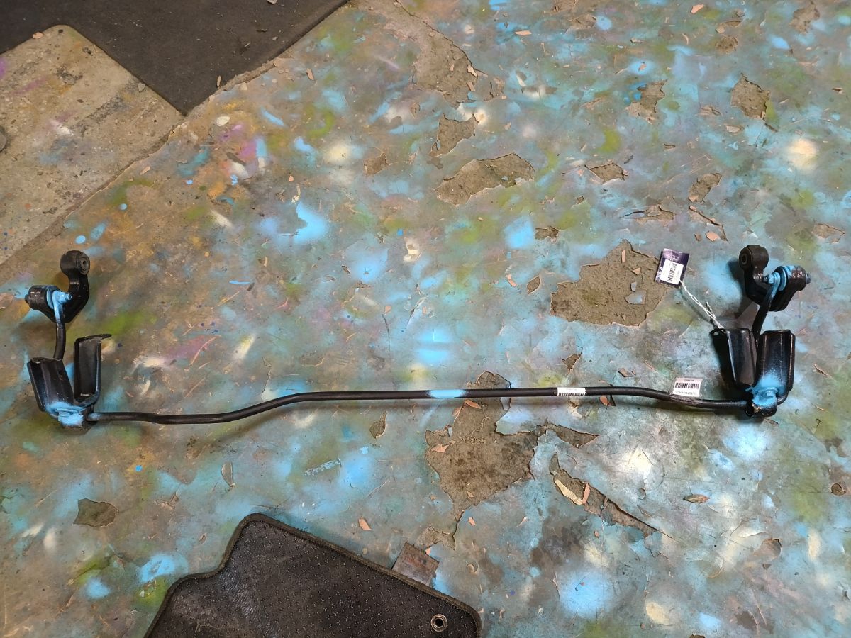 Стабилизатор на Subaru Forester SF5 EJ202 Фото 4