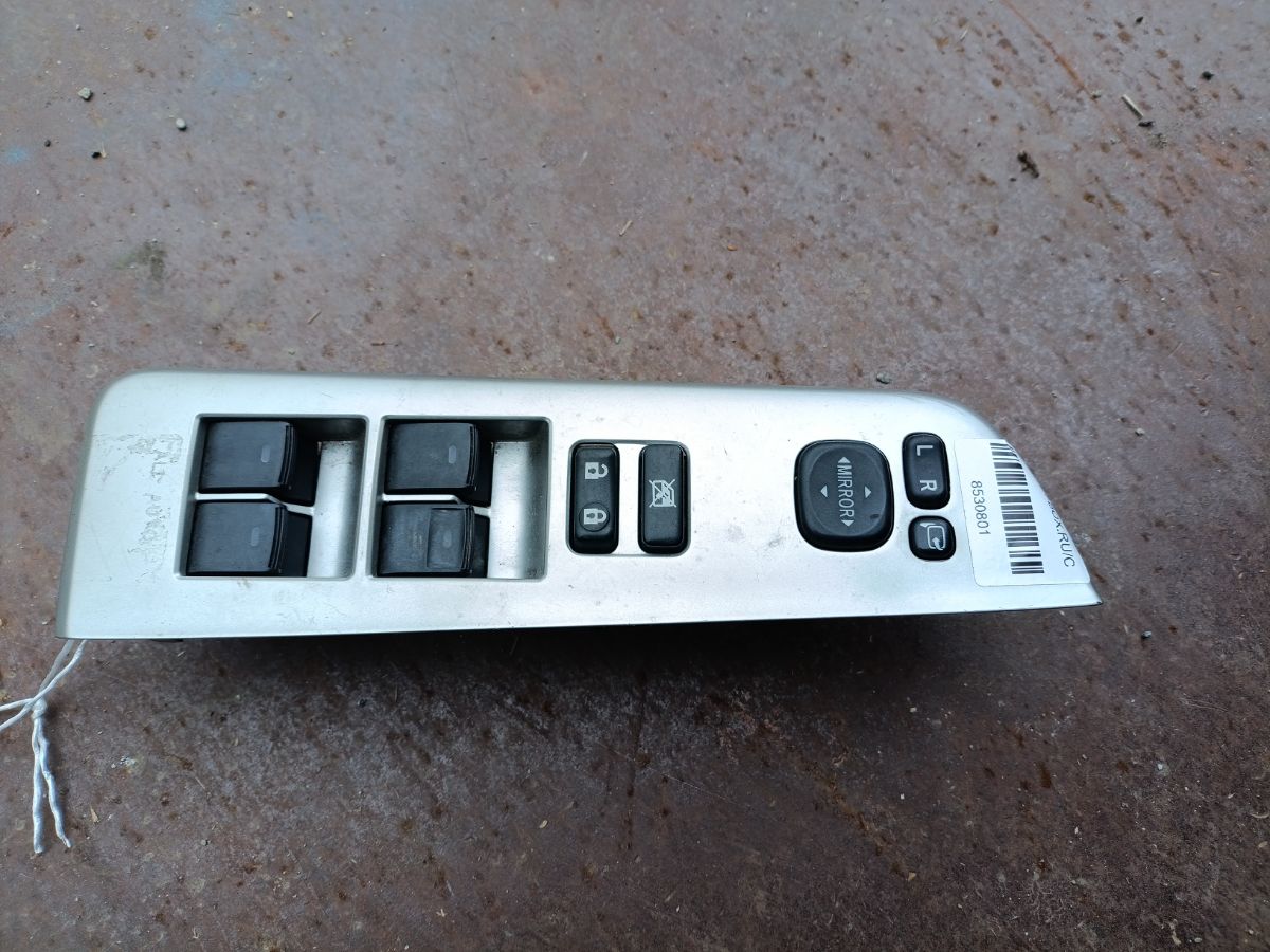 Блок упр-я стеклоподъемниками 84040-33080 на Toyota Noah ZRR70G Фото 3