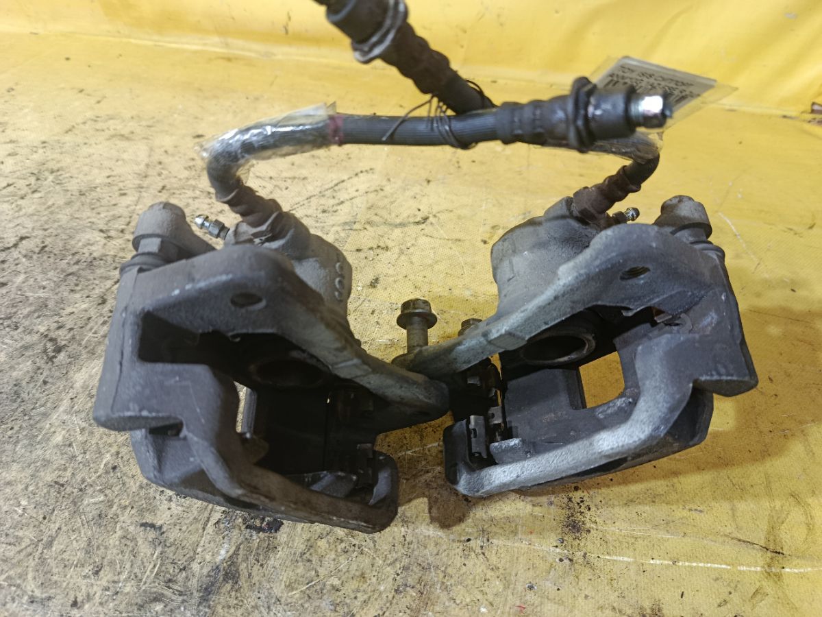 Суппорт на Toyota Isis ANM10G 1AZ-FSE Фото 4