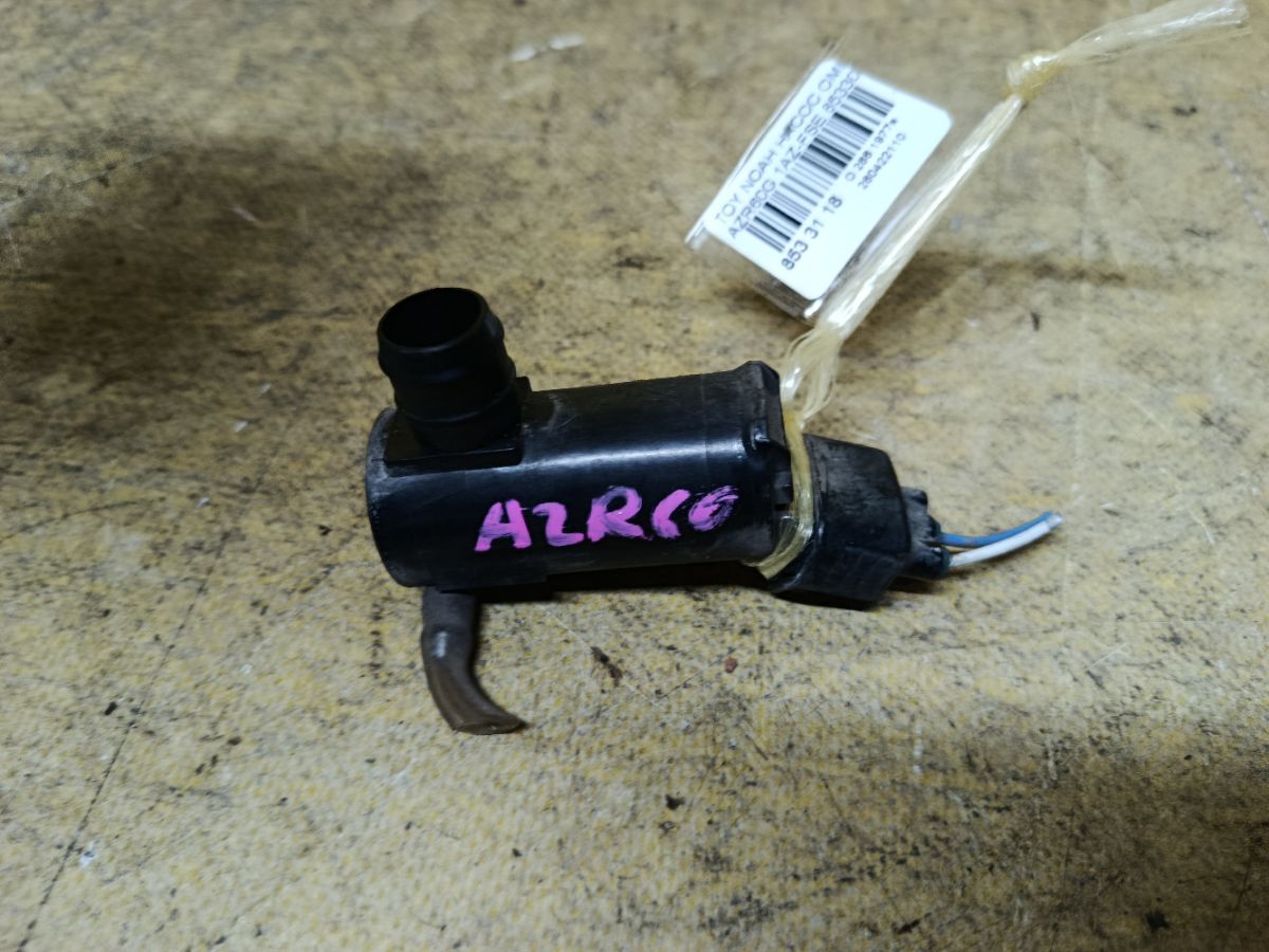 Насос омывателя стекла 85330-10280 на Toyota Noah AZR60G 1AZ-FSE Фото 3