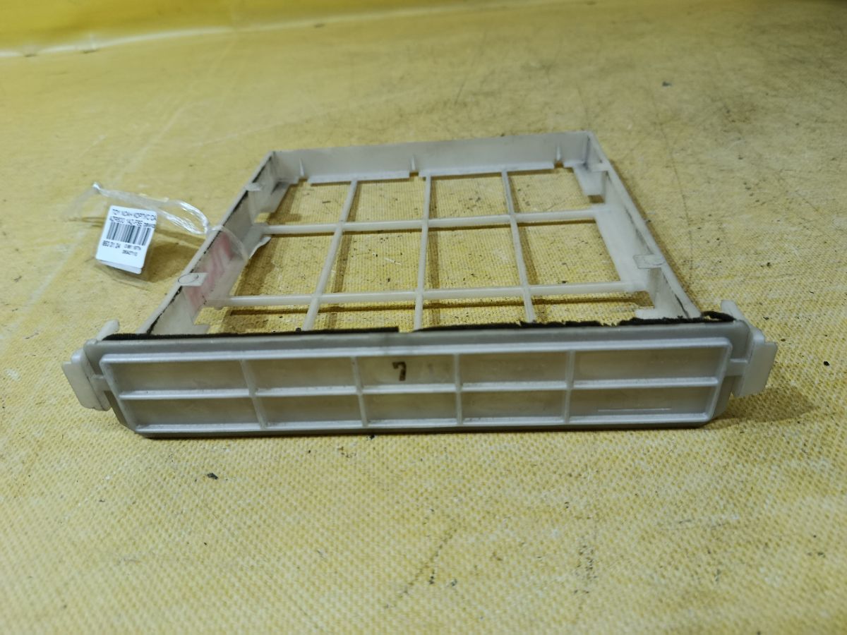 Корпус салонного фильтра 88899-41010 на Toyota Noah AZR60G 1AZ-FSE Фото 2