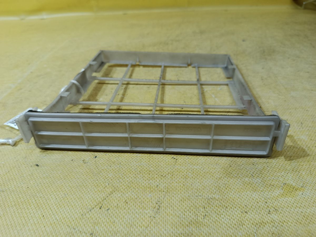 Корпус салонного фильтра 88899-41010 на Toyota Noah AZR60G 1AZ-FSE Фото 2