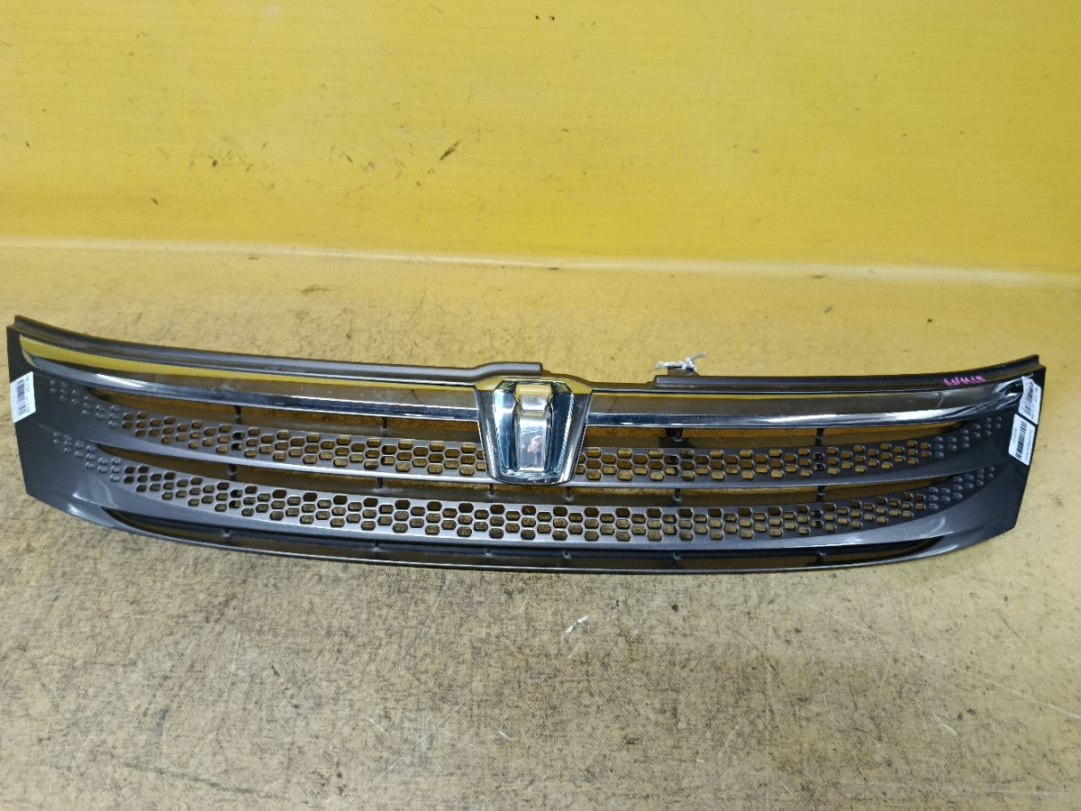 Решетка радиатора 53101-44230 на Toyota Isis ANM10G Фото 2