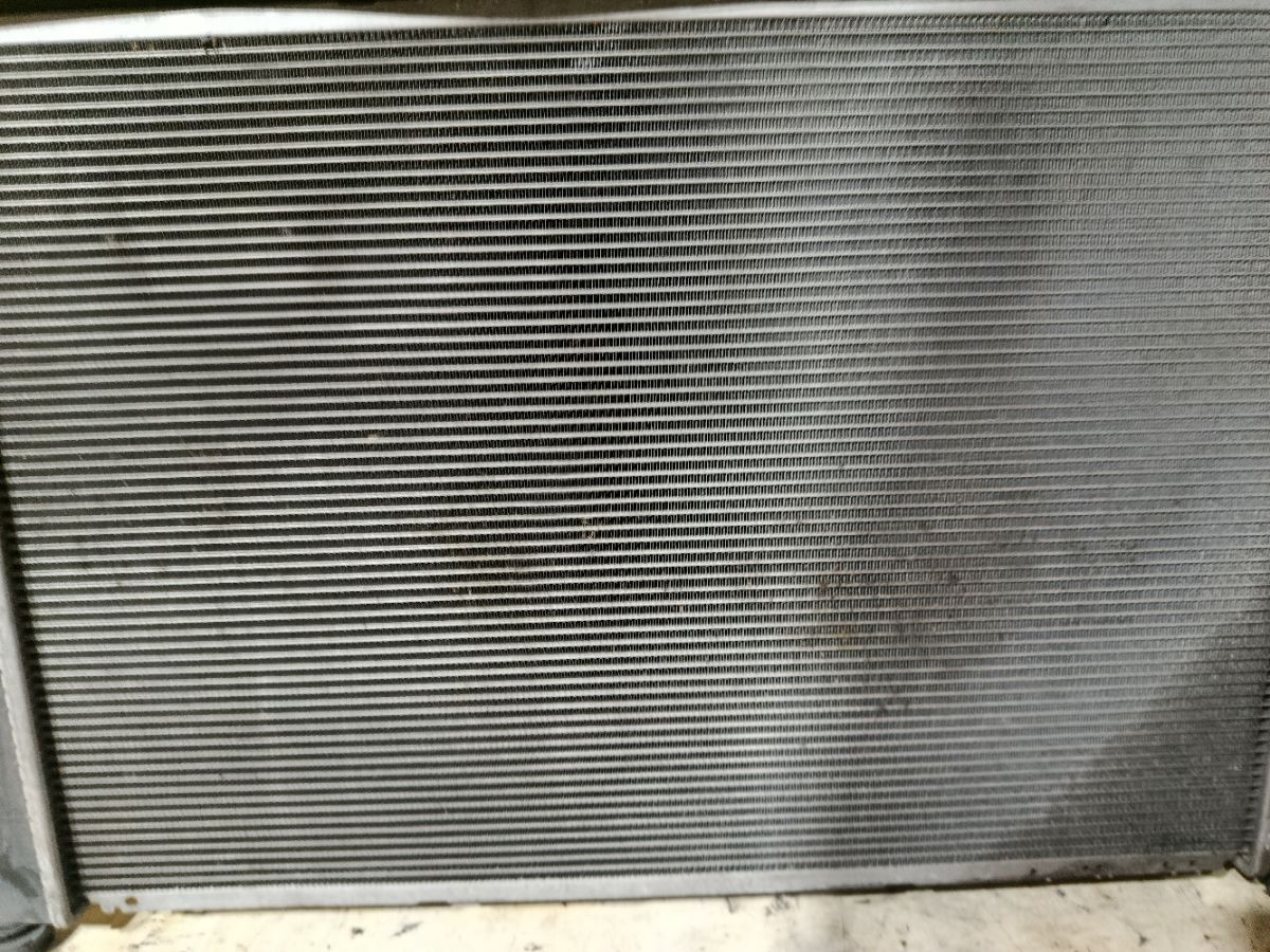 Радиатор ДВС на Toyota Isis ANM10G 1AZ-FSE Фото 3