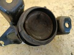 Подушка двигателя 12305-28120 на Toyota Isis ANM10G 1AZ-FSE Фото 3