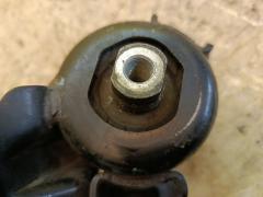 Подушка двигателя 12305-28120 на Toyota Isis ANM10G 1AZ-FSE Фото 4