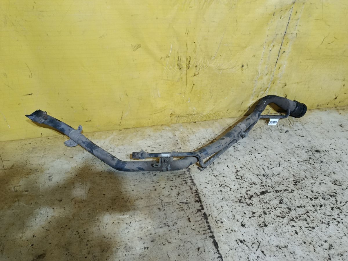 Заливная горловина топливного бака 77201-28240, 77201-28290 на Toyota Noah AZR65G 1AZ-FSE Фото 2