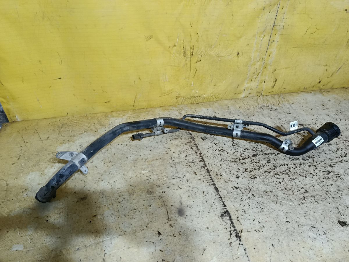 Заливная горловина топливного бака 77201-28240, 77201-28290 на Toyota Noah AZR65G 1AZ-FSE Фото 3