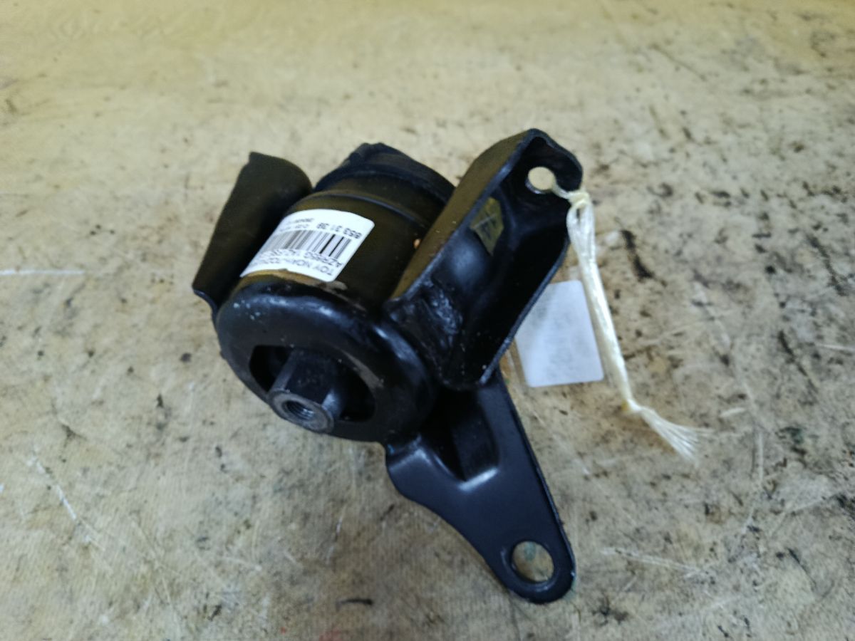 Подушка двигателя на Toyota Noah AZR65G 1AZ-FSE Фото 1