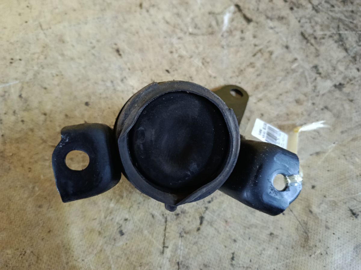 Подушка двигателя на Toyota Noah AZR65G 1AZ-FSE Фото 2