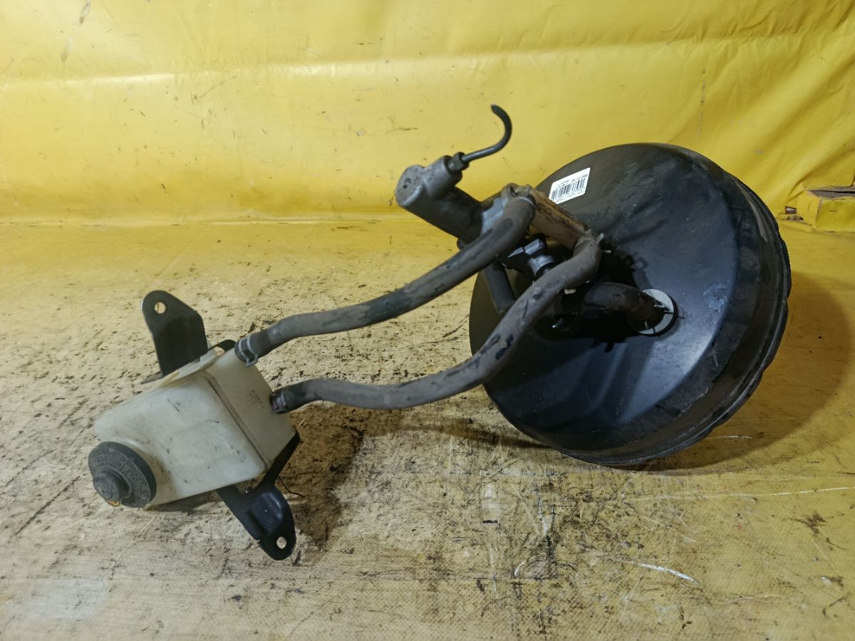 Главный тормозной цилиндр на Toyota Noah AZR65G 1AZ-FSE Фото 3