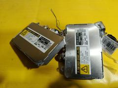 Блок розжига ксенона 85967-33010 на Toyota Voxy AZR65G Фото 3