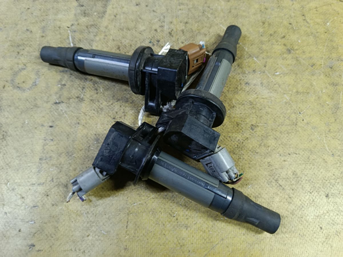 Катушка зажигания 19500-B2050 на Daihatsu Move LA150S KF-VE Фото 2