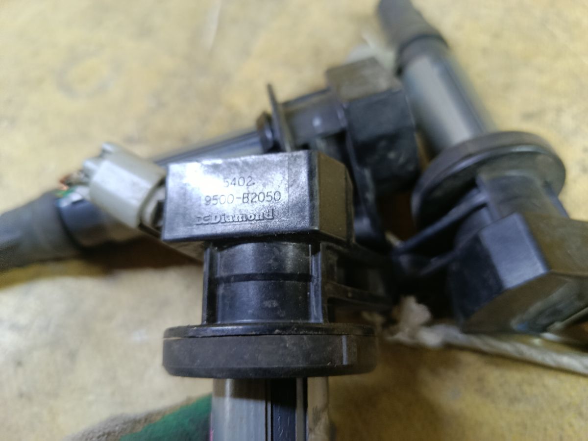 Катушка зажигания 19500-B2050 на Daihatsu Move LA150S KF-VE Фото 3