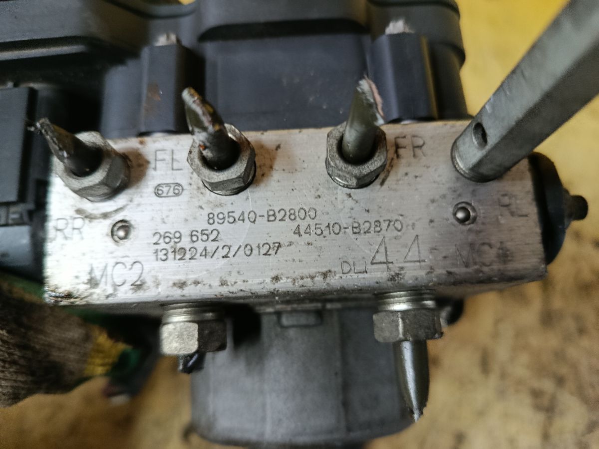 Блок ABS 89540-B2800, 44510-B2870 на Daihatsu Tanto LA600S KF-VE Фото 4