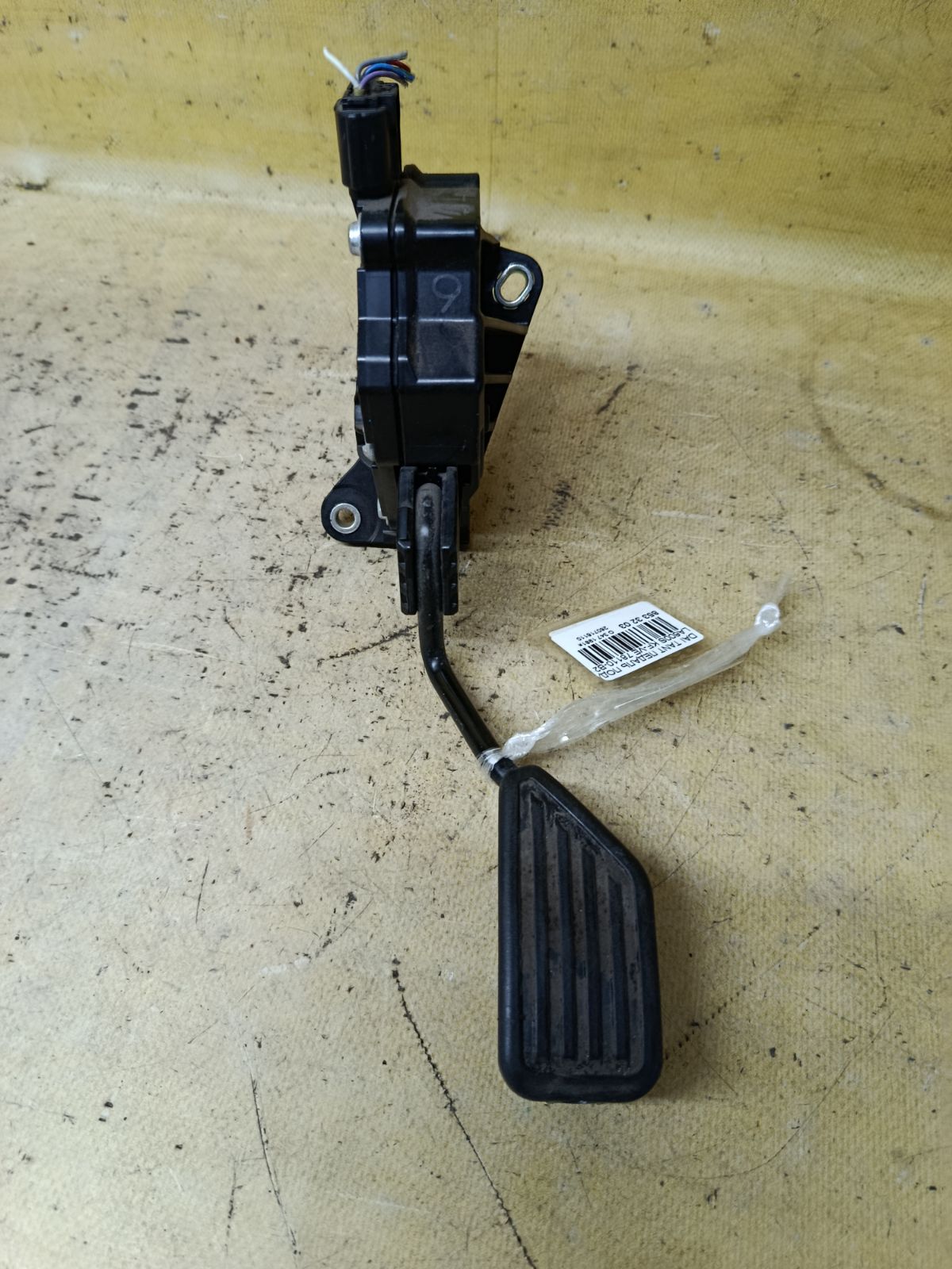 Педаль подачи топлива 78110-B2120 на Daihatsu Tanto LA600S KF-VE Фото 3