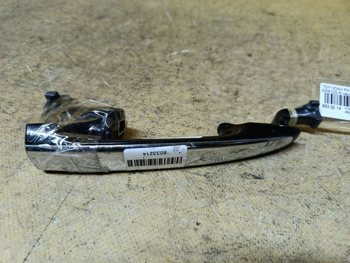 Ручка двери на Toyota Noah ZRR70G Фото 2
