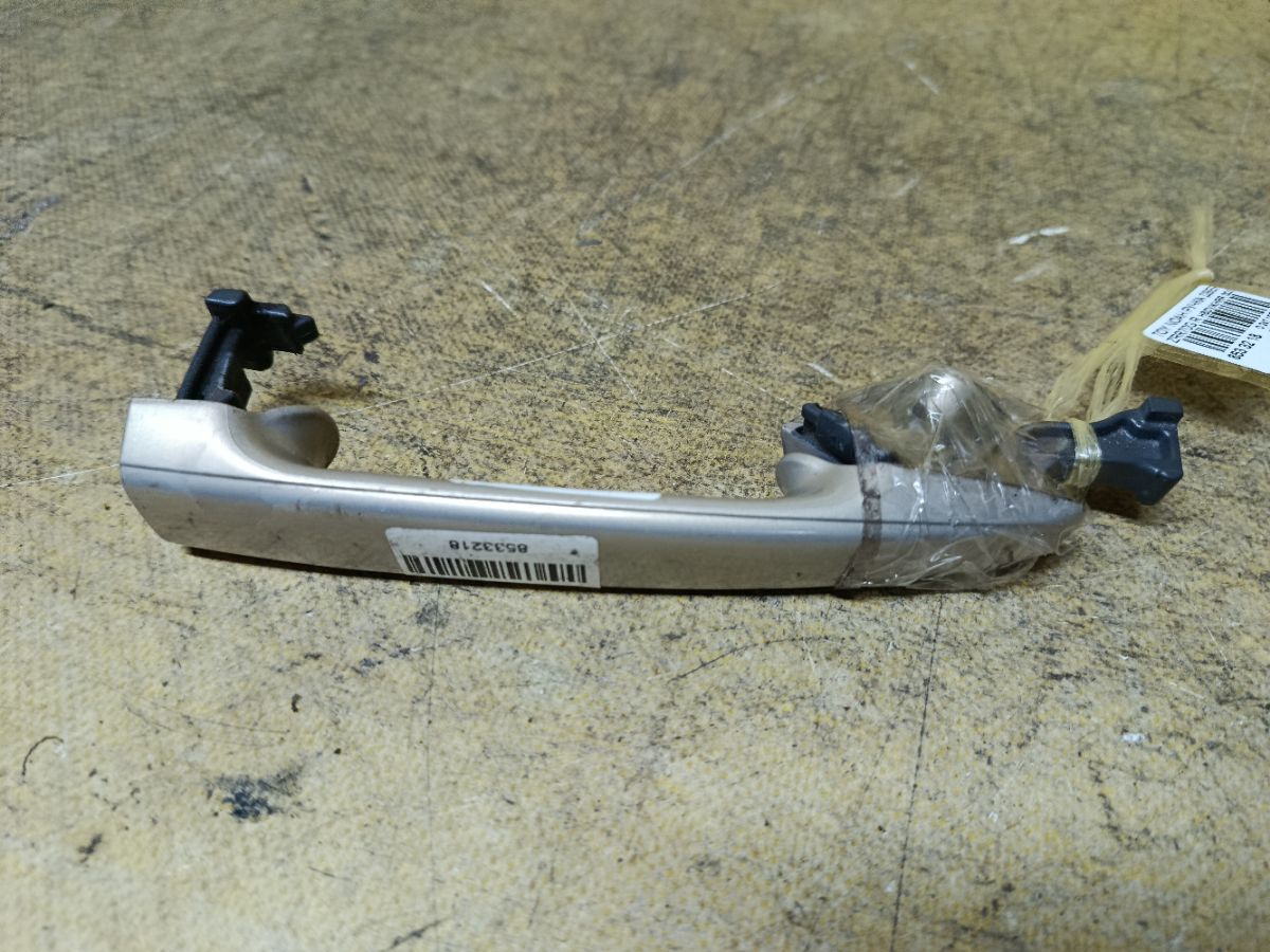 Ручка двери на Toyota Noah ZRR70G Фото 3