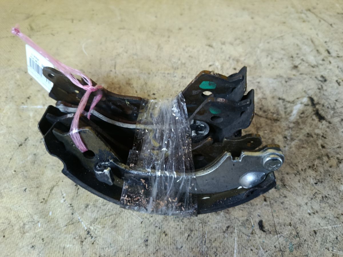 Тормозные колодки на Nissan March K13 HR12DE Фото 2