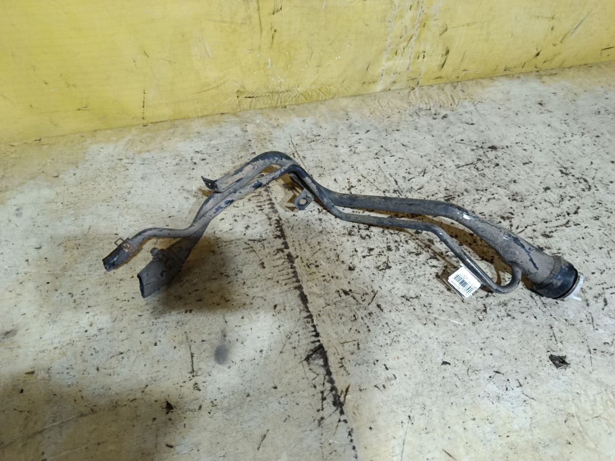 Заливная горловина топливного бака на Daihatsu Tanto LA600S KF-VE Фото 3